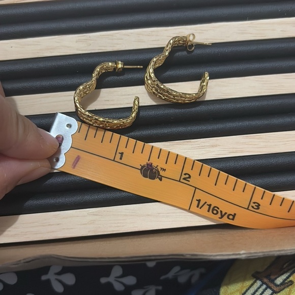 Heart Hoop Earrings - Picture 4 of 4